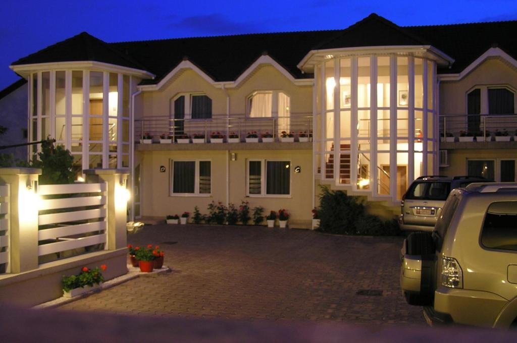 Villa Brussels Дева Екстериор снимка