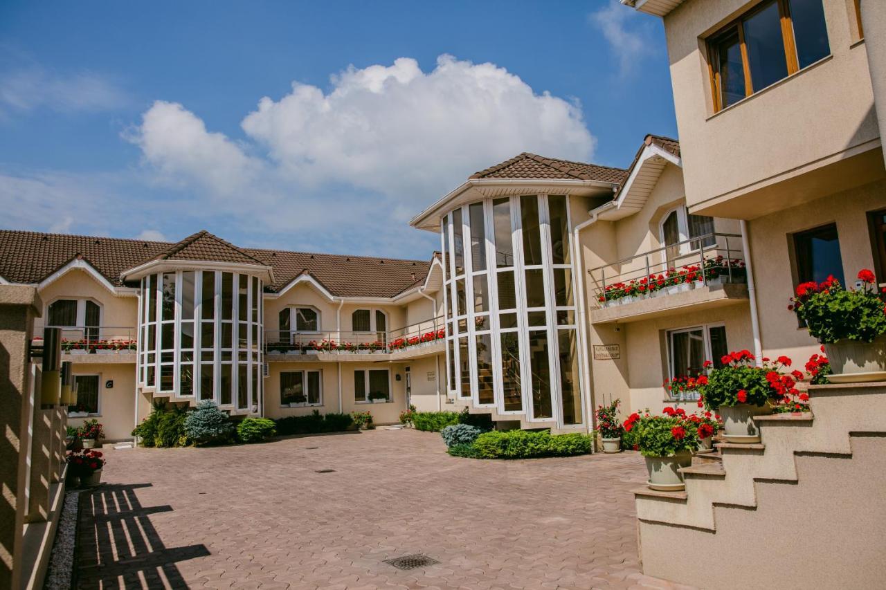 Villa Brussels Дева Екстериор снимка